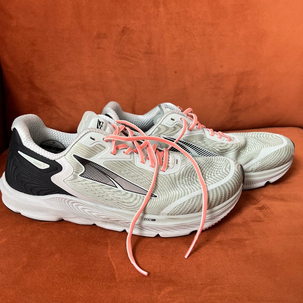 Women’s Altra Torin 5 - 10.5 B (standard width) - Gray/Coral